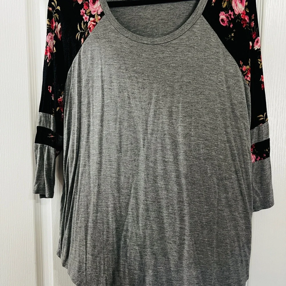 Maurice’s Casual mid length sleeve floral shirt - Picture 7 of 7